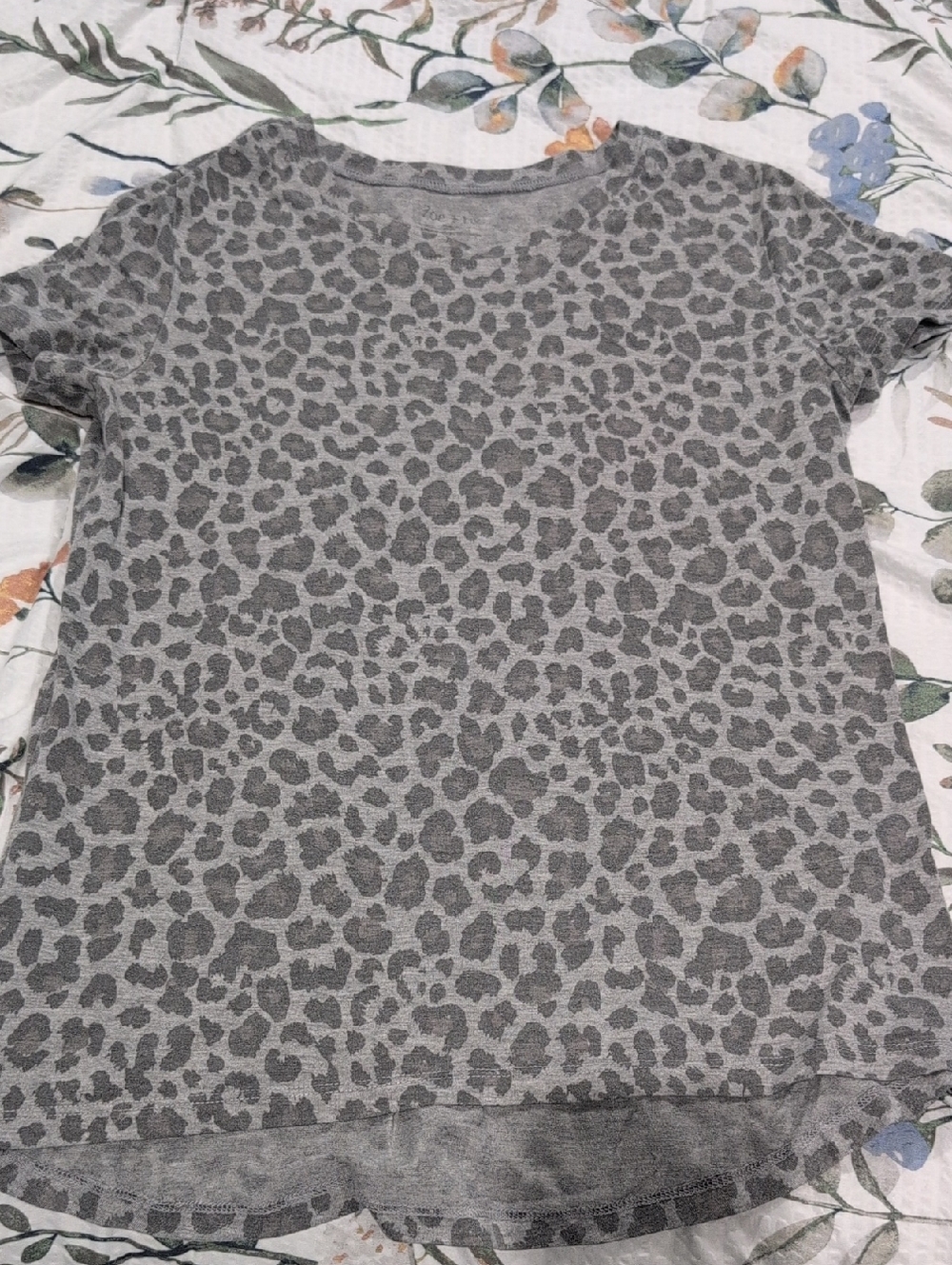 Zoe + Liv Gray Leopard Print Short Sleeve Tee